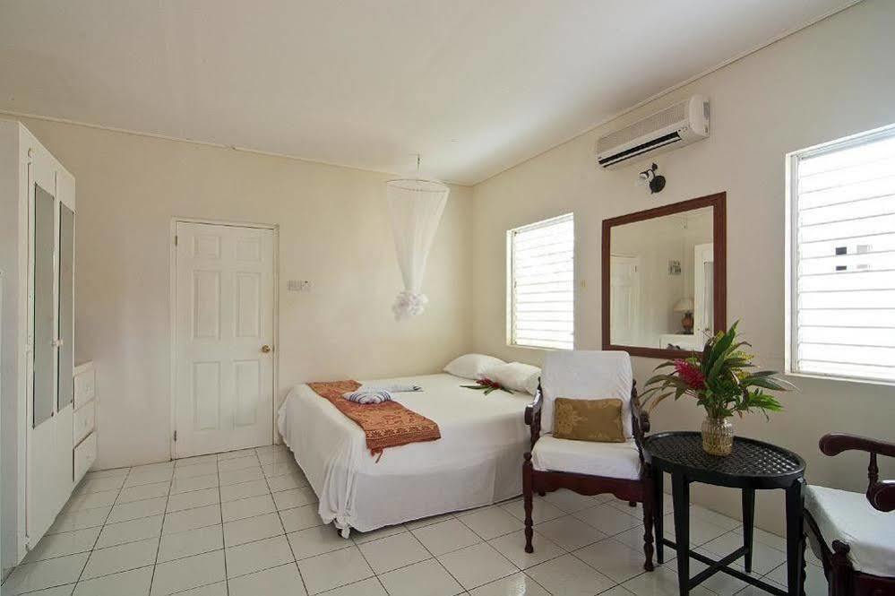 Keegans Beachside Hotel Bequia Island Exterior photo